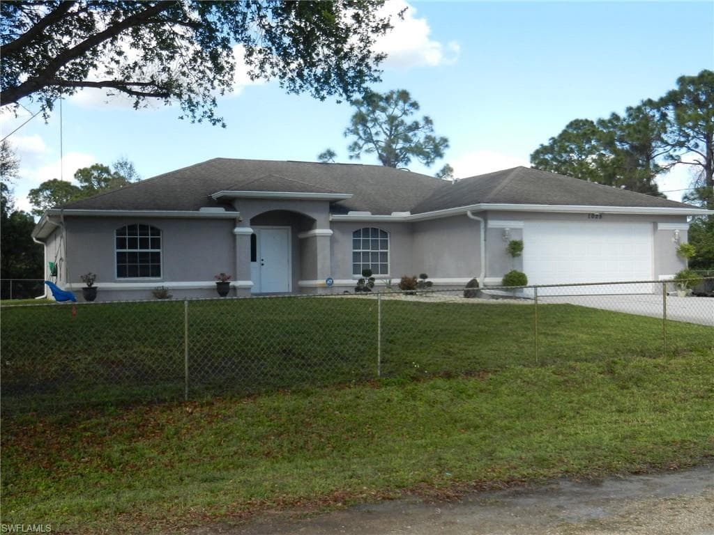 1025 Iris ST LEHIGH ACRES, FL 33974