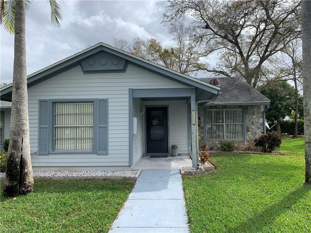 10603 Roxbury CT LEHIGH ACRES, FL 33936