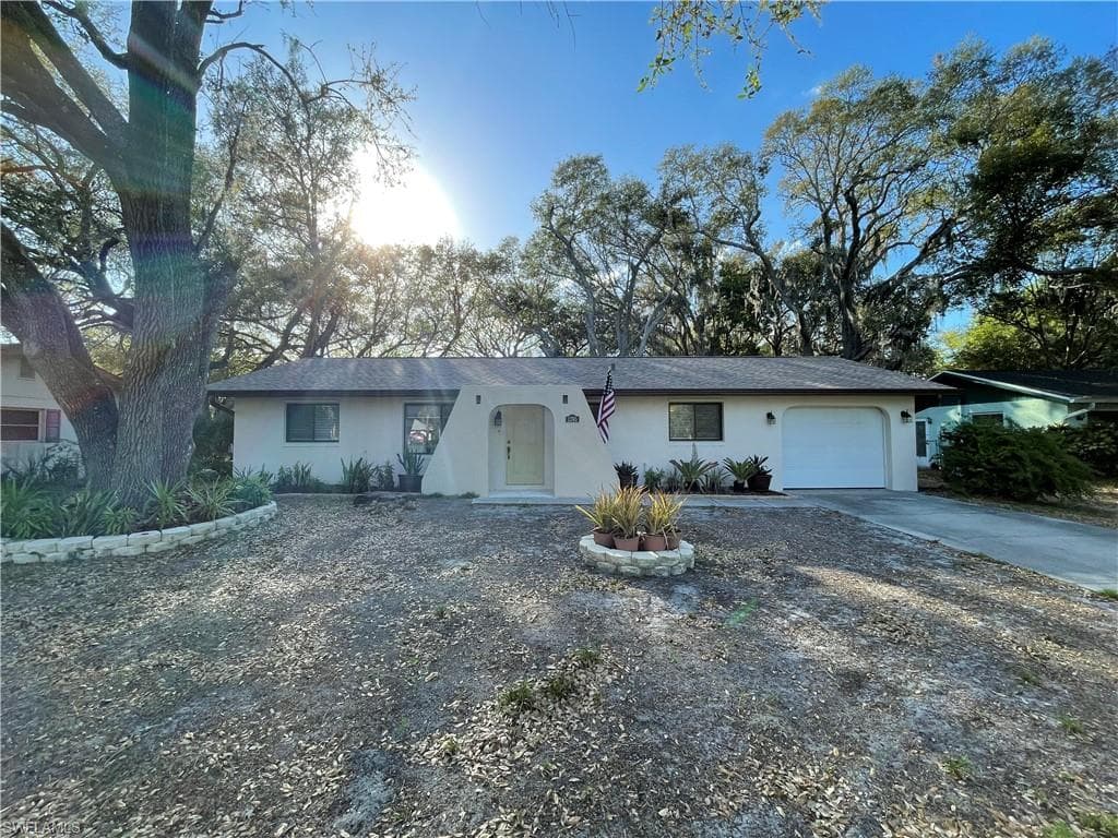 1395 Salyers ST PORT CHARLOTTE, FL 33952