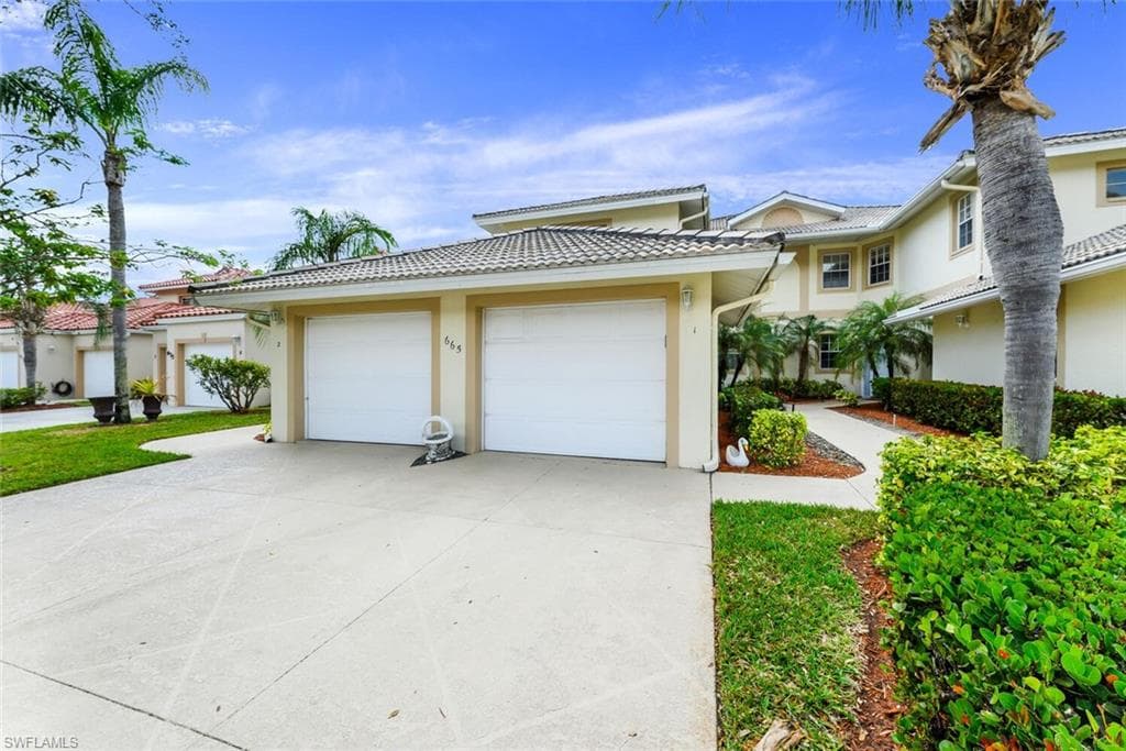 665 Luisa LN 826-1 NAPLES, FL 34104