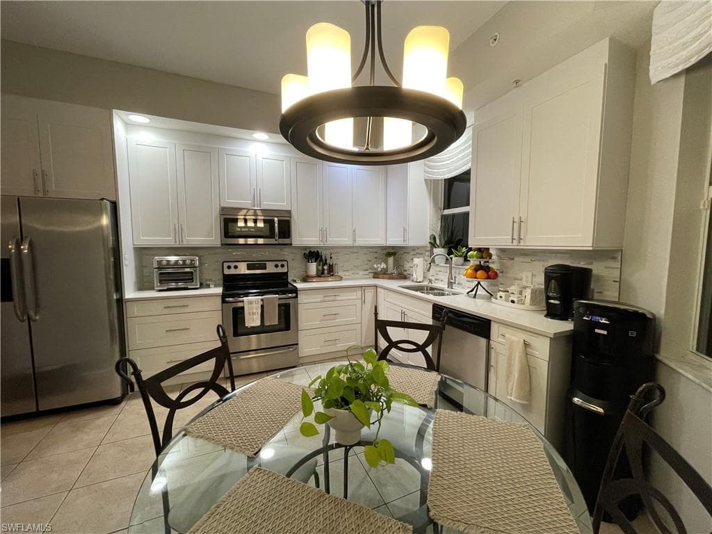 1425 Mariposa CIR 103 NAPLES, FL 34105