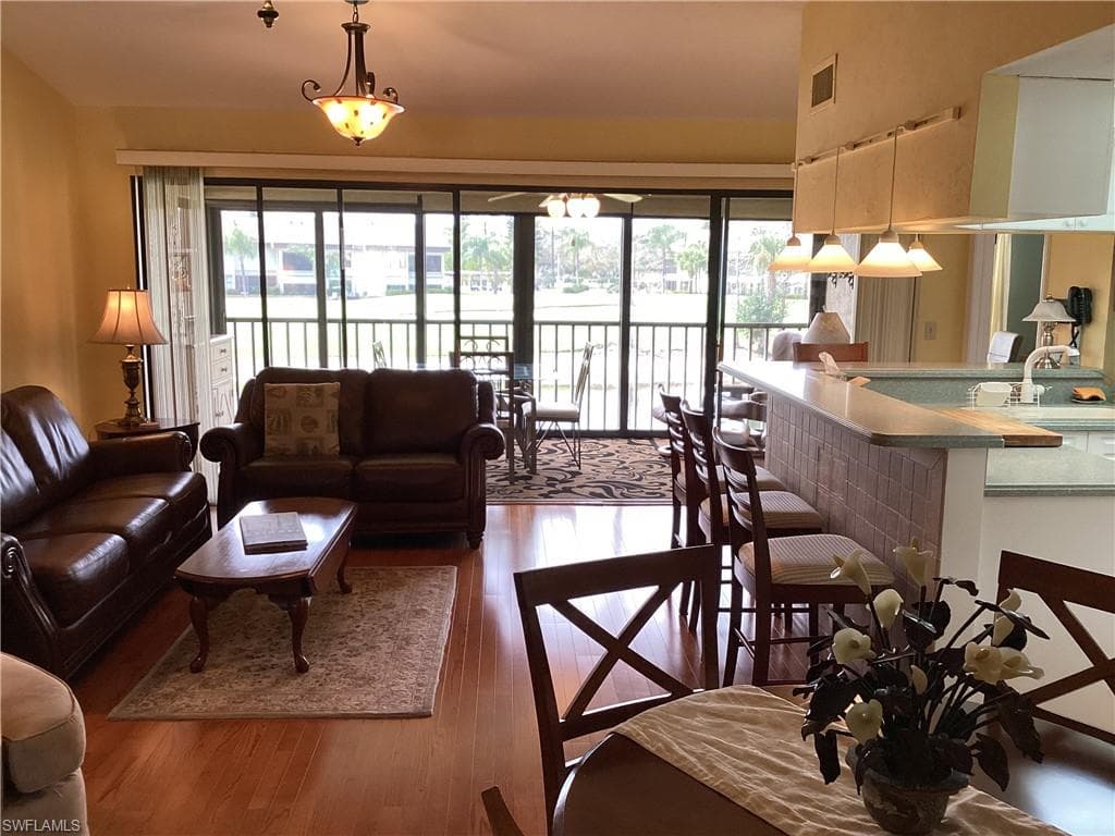 5830 Trailwinds DR 822 FORT MYERS, FL 33907