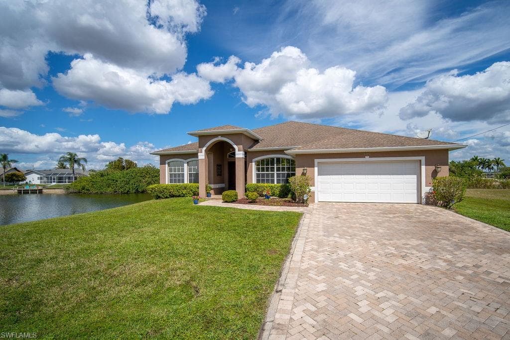 322 20th CT CAPE CORAL, FL 33909
