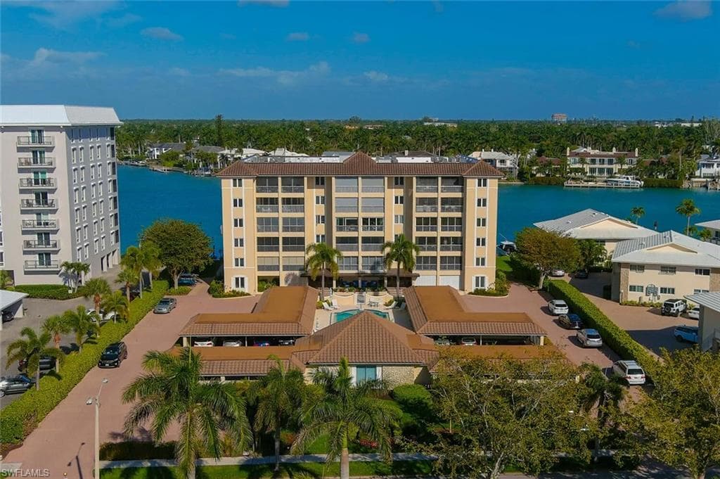 2600 Gulf Shore BLVD N 25 NAPLES, FL 34103