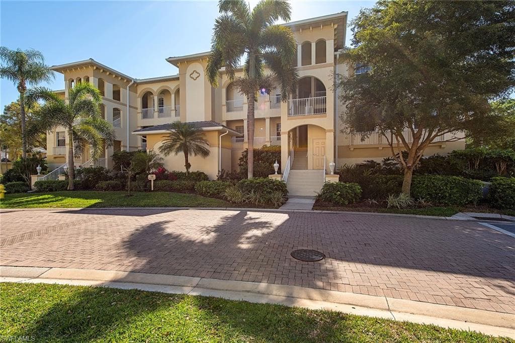 710 Bentwater CIR 2-202 NAPLES, FL 34108