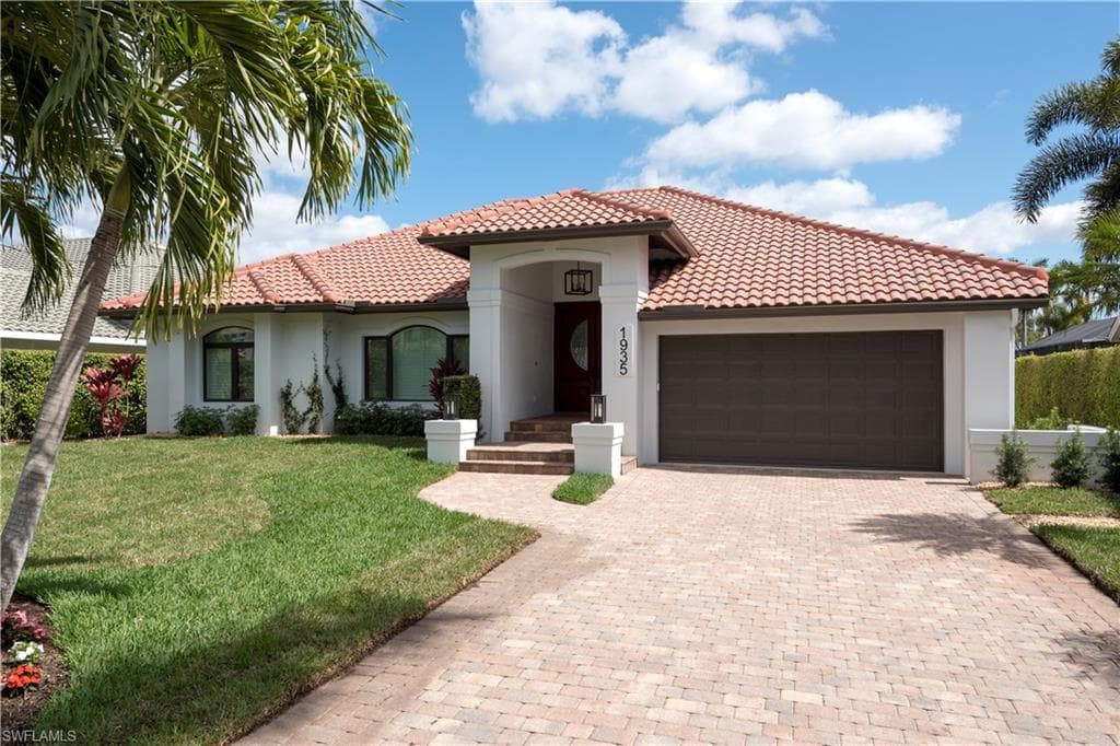 1935 Snook DR NAPLES, FL 34102