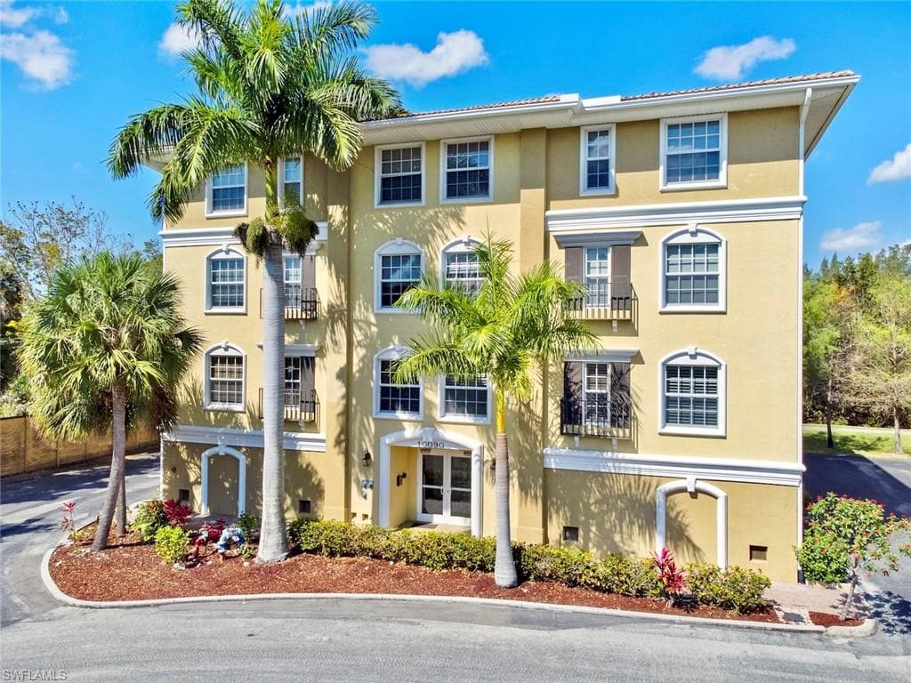 10090 Lake Cove DR 102 FORT MYERS, FL 33908