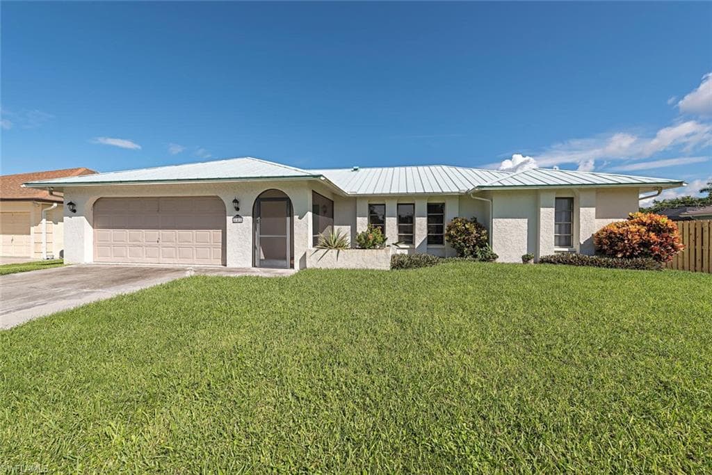 541 92nd AVE N NAPLES, FL 34108
