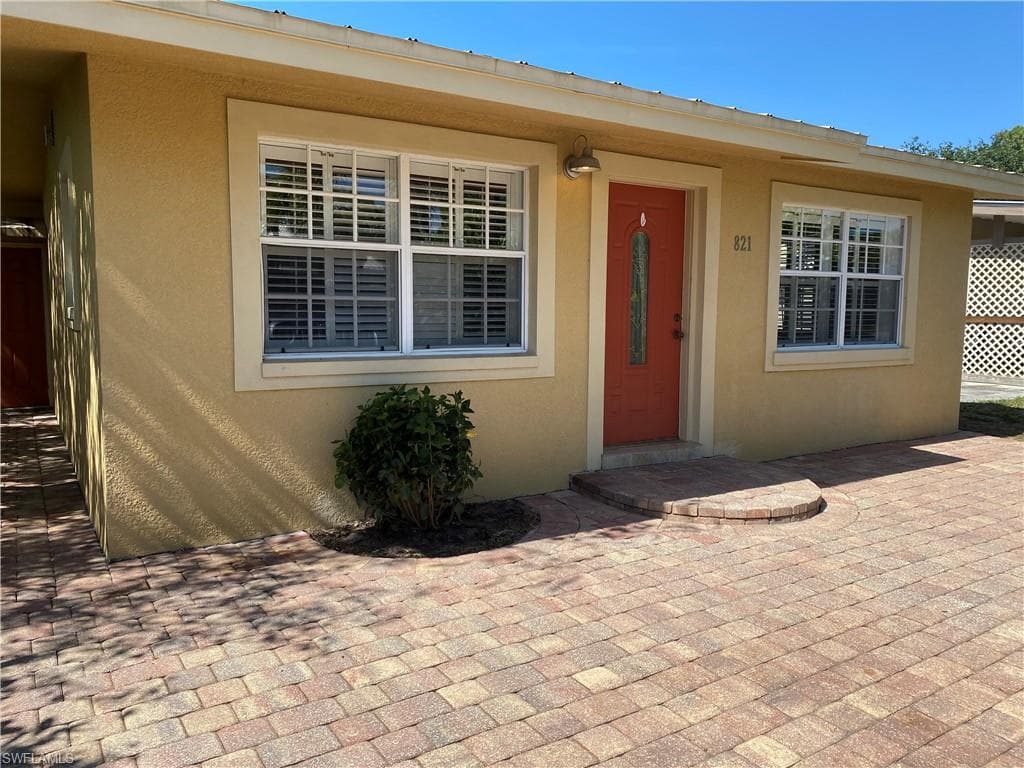 821 91st AVE N NAPLES, FL 34108