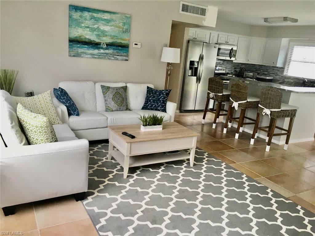 1023 Illinois DR NAPLES, FL 34103
