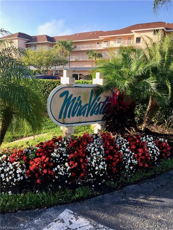 481 Quail Forest BLVD 106B NAPLES, FL 34105