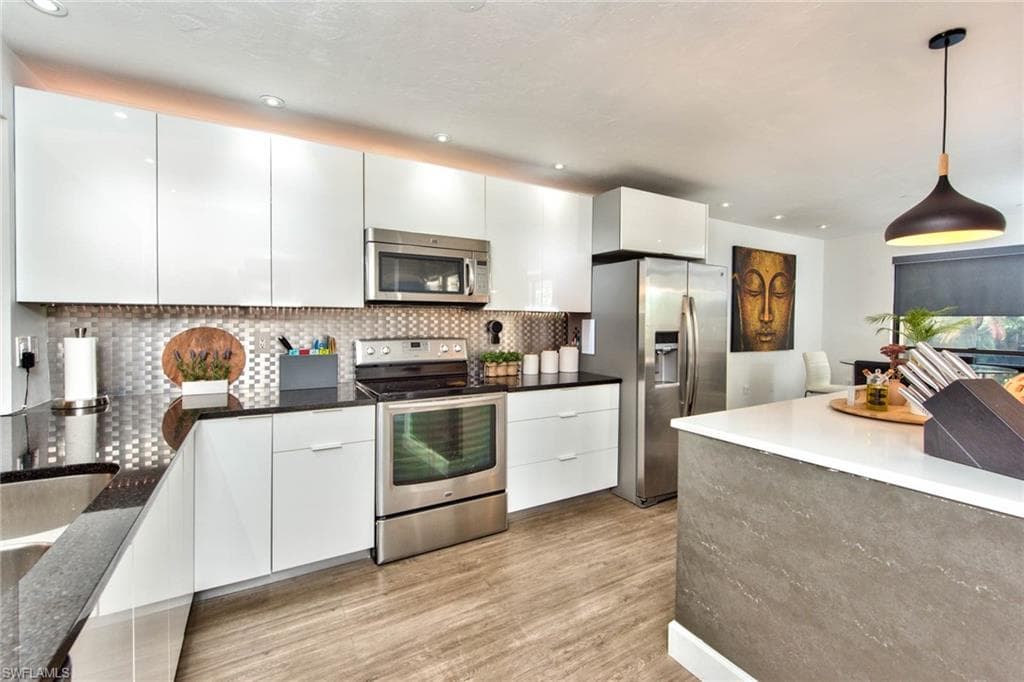 1224 Commonwealth CIR N-204 NAPLES, FL 34116