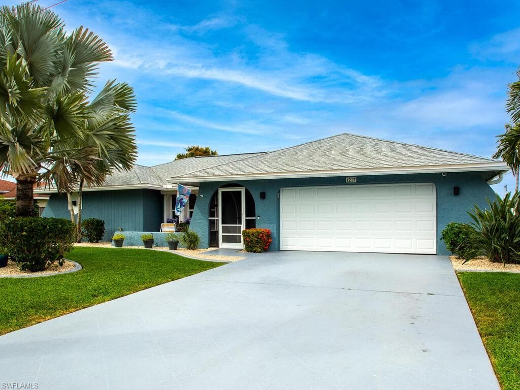 1217 SE 32nd TER CAPE CORAL, FL 33904
