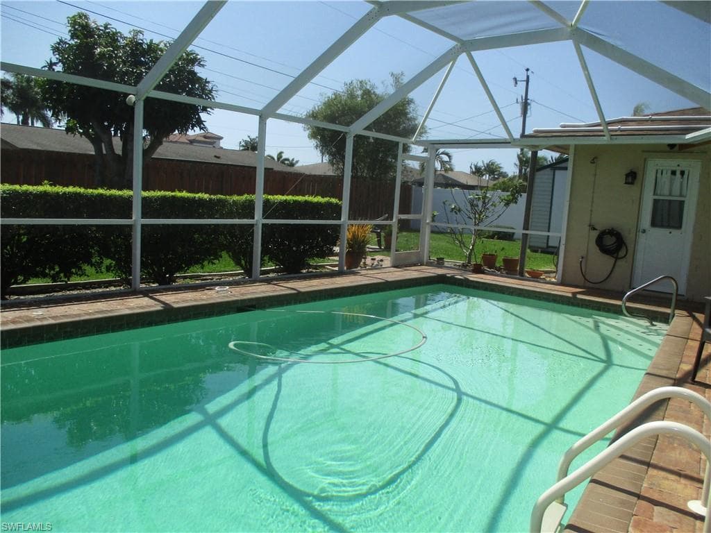 2004 SE 39th TER CAPE CORAL, FL 33904