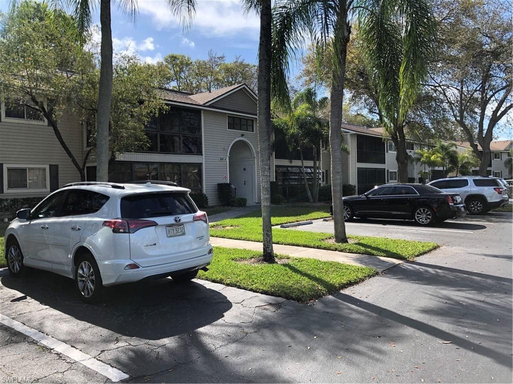 8041 S Woods CIR 6 FORT MYERS, FL 33919