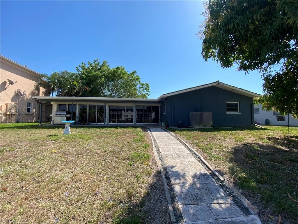 1313 SE 40th TER CAPE CORAL, FL 33904