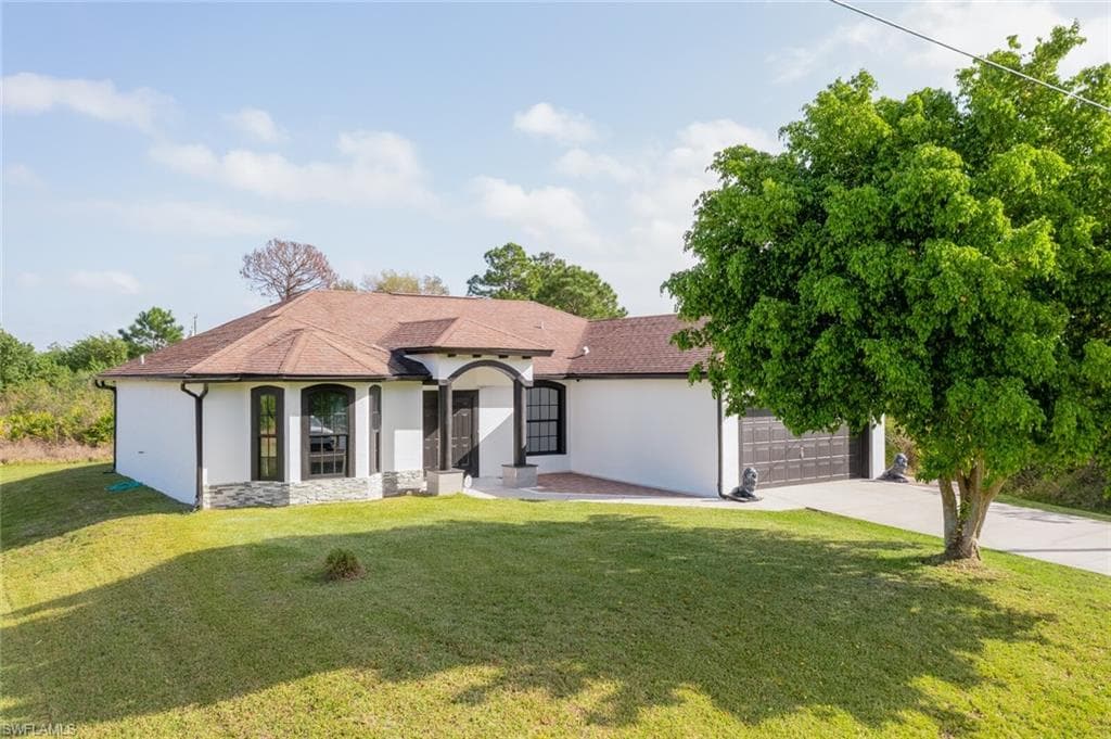 3910 26th ST SW LEHIGH ACRES, FL 33976