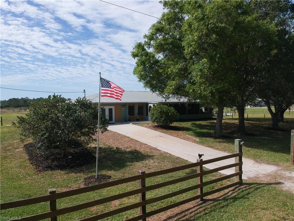 37361 Old Farm RD NORTH FORT MYERS, FL 33917