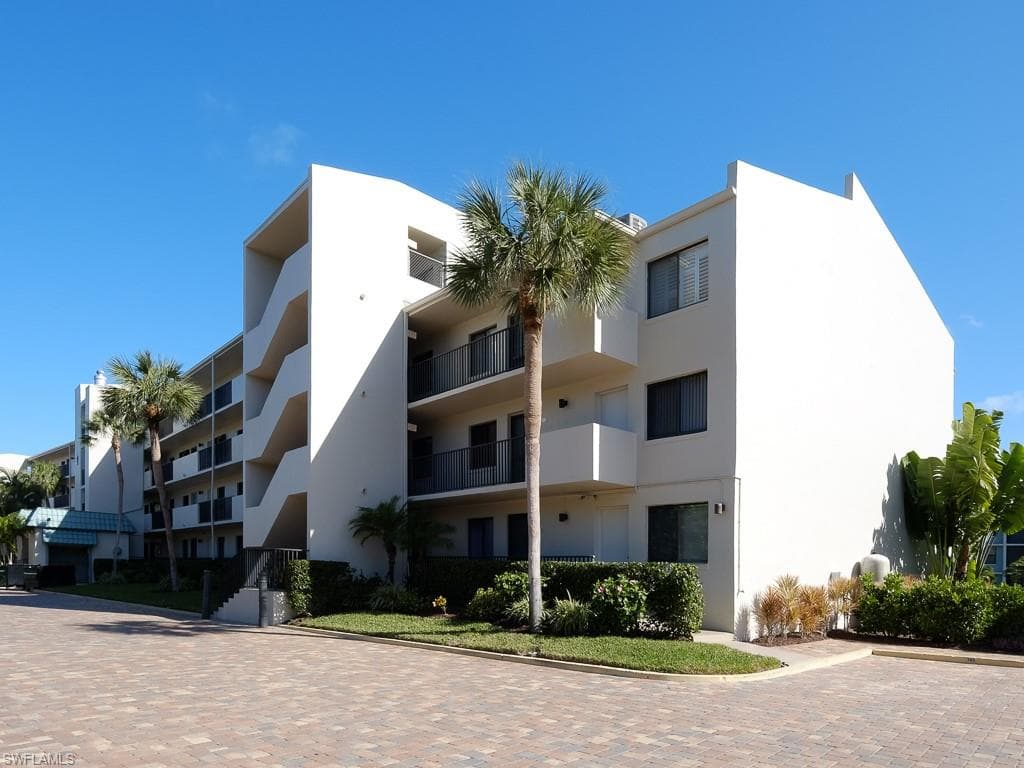 979 E Gulf DR 201 SANIBEL, FL 33957