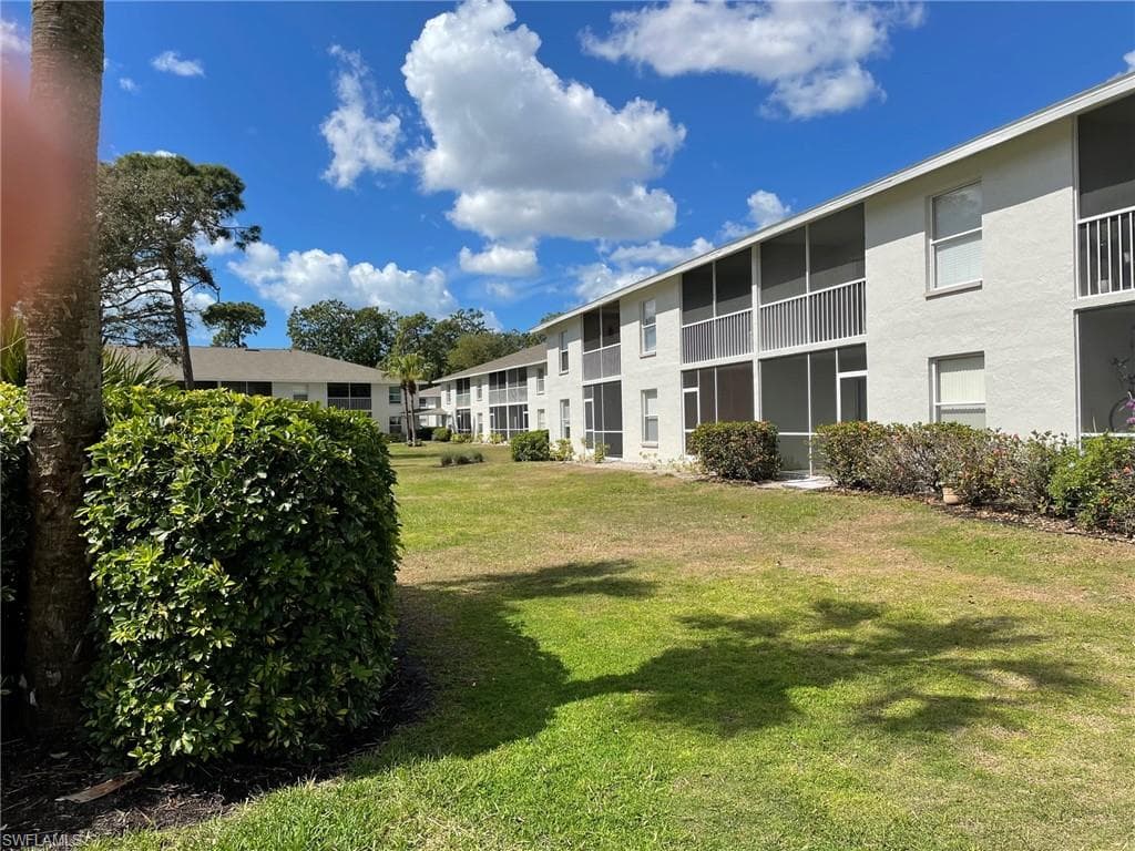 1302 Derbyshire CT C-104 NAPLES, FL 34116
