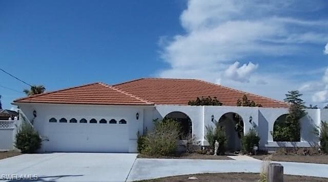 711 SE 33rd TER CAPE CORAL, FL 33904