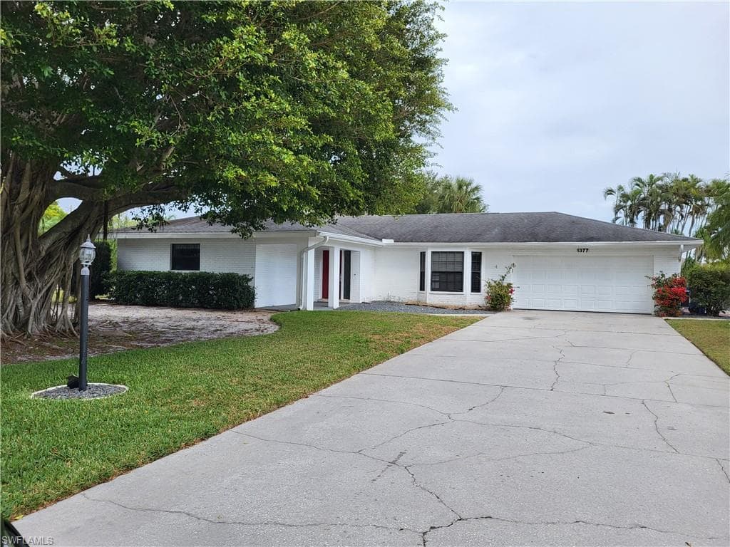 1377 Currier CIR FORT MYERS, FL 33919