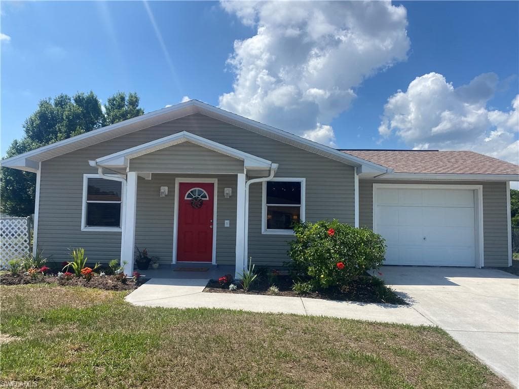 3907 35th ST SW LEHIGH ACRES, FL 33976