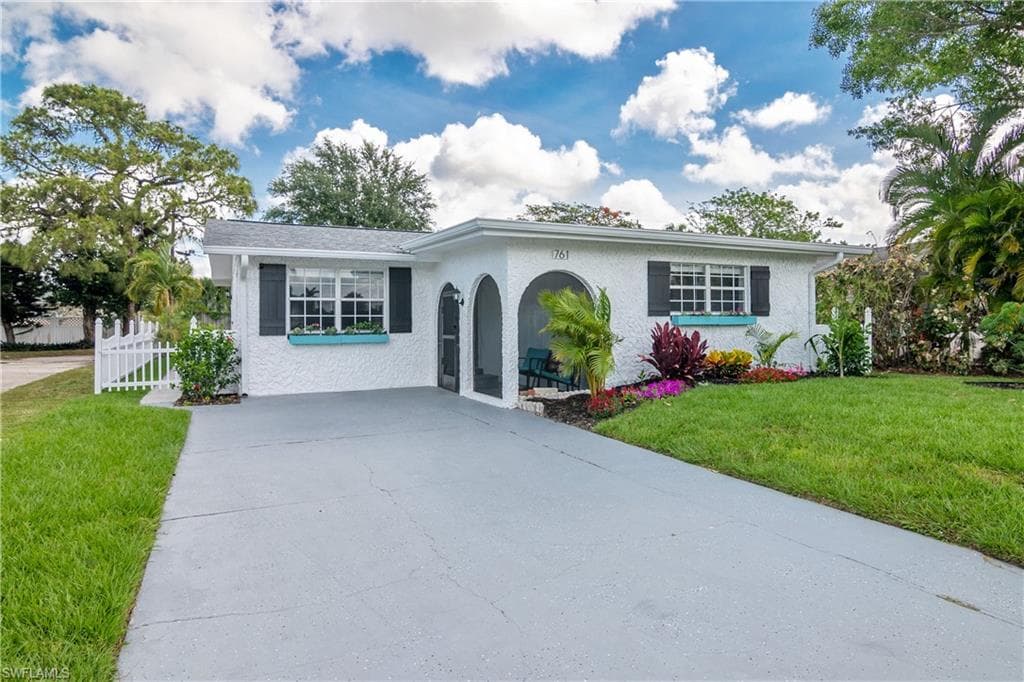 761 95th AVE N NAPLES, FL 34108