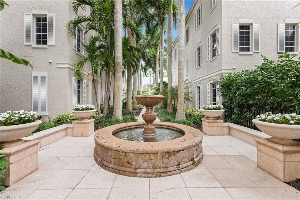 350 8th AVE S 9 NAPLES, FL 34102