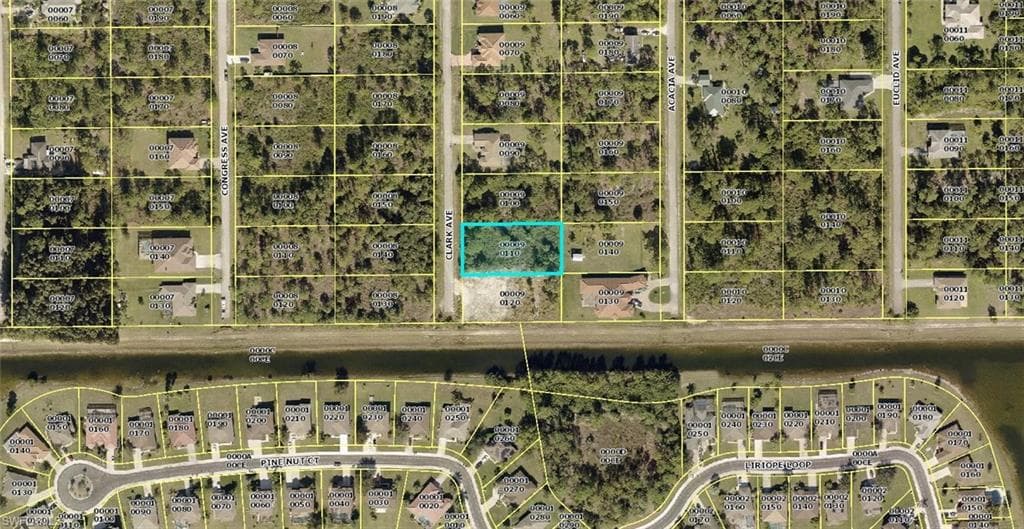 802 Clark AVE LEHIGH ACRES, FL 33972