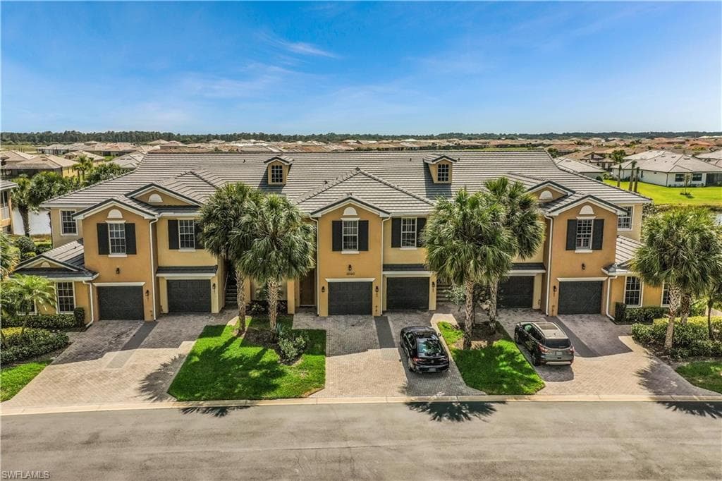 16540 Goldenrod LN 201 ALVA, FL 33920