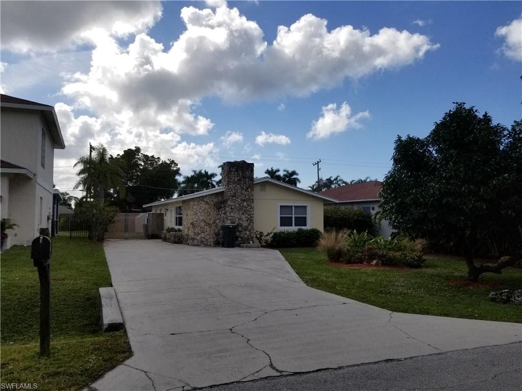 830 105th AVE N NAPLES, FL 34108