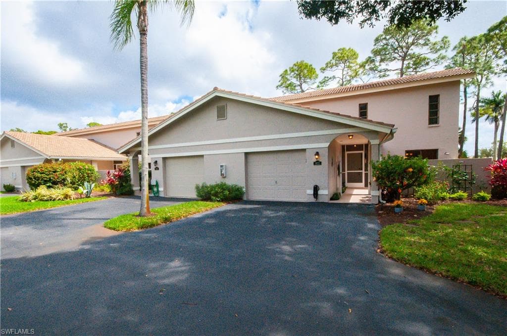 902 Augusta BLVD A-901 NAPLES, FL 34113