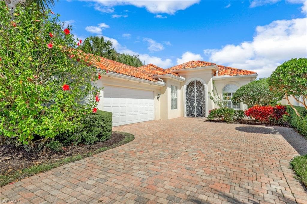 4000 Isla Ciudad CT NAPLES, FL 34109