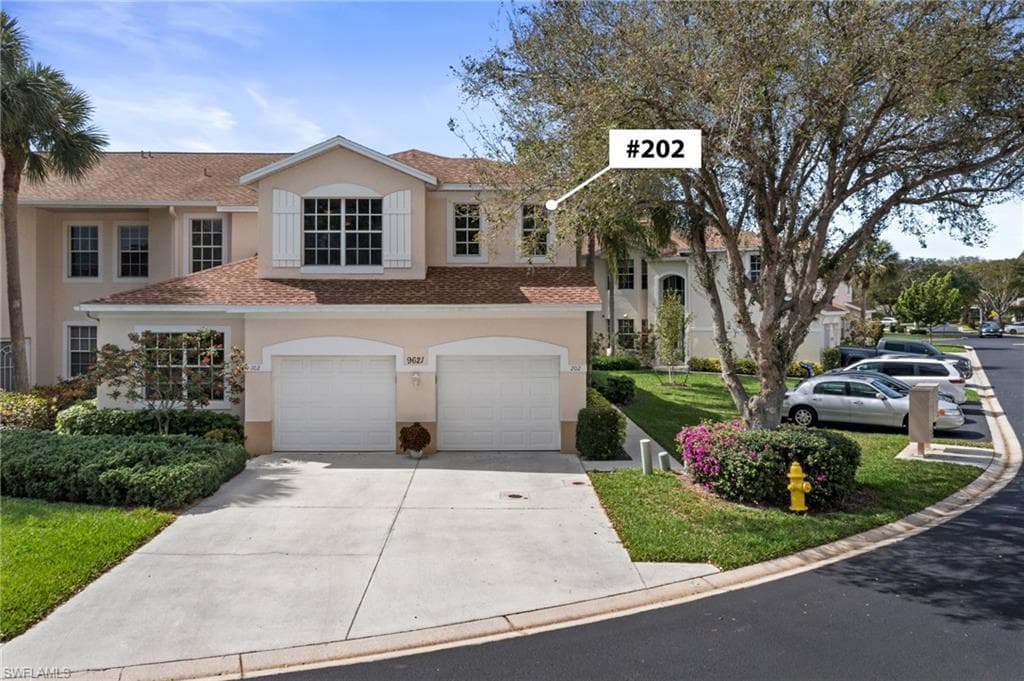 9621 Village View BLVD 202 BONITA SPRINGS, FL 34135