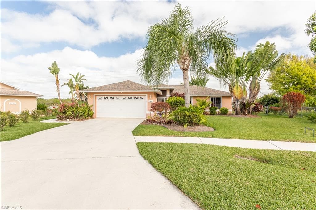 1543 Graduate CT LEHIGH ACRES, FL 33971