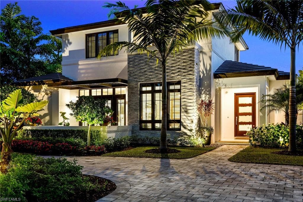 336 1st AVE N NAPLES, FL 34102