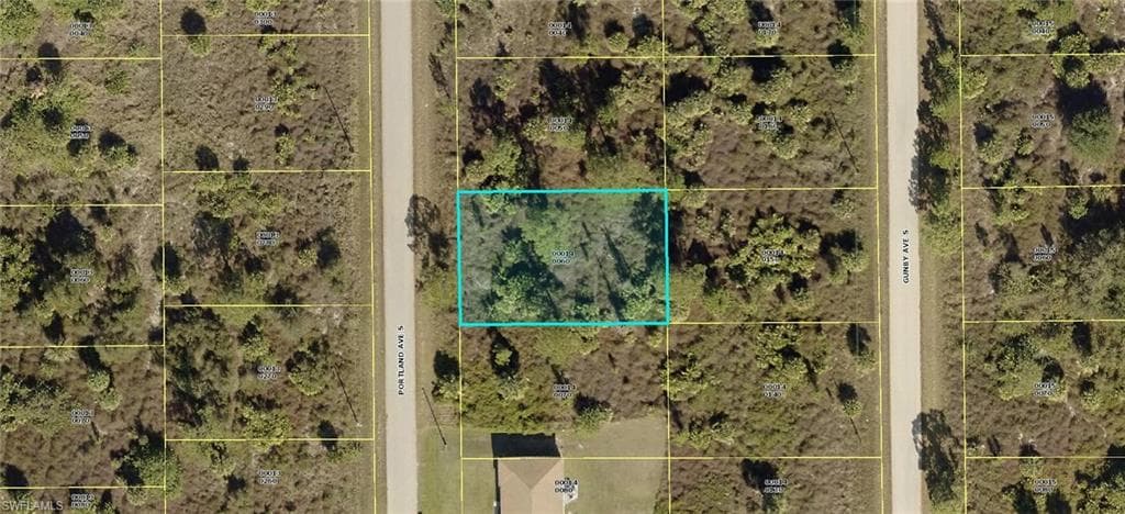 921 Portland AVE S LEHIGH ACRES, FL 33974