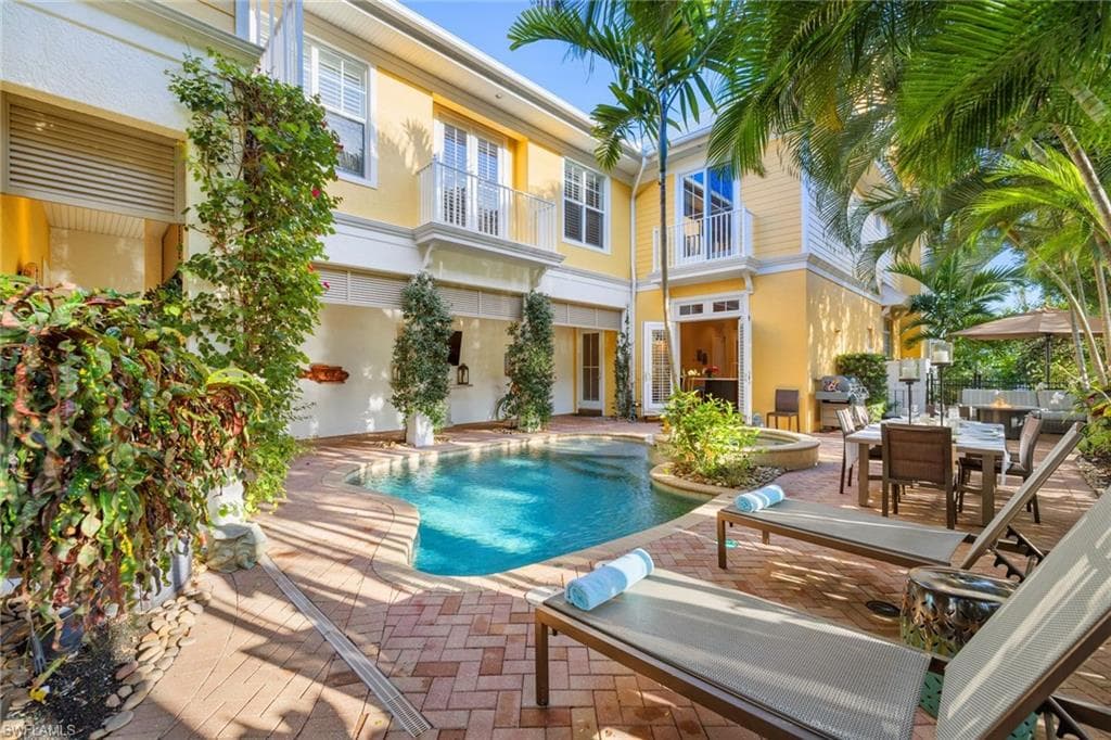 381 6th AVE S 1 NAPLES, FL 34102