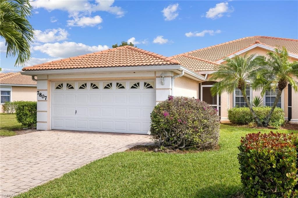 7807 Berkshire Pines DR NAPLES, FL 34104