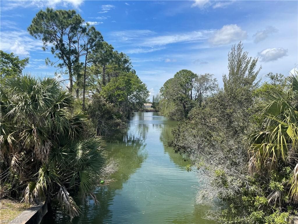 1613 NE 33rd TER CAPE CORAL, FL 33909