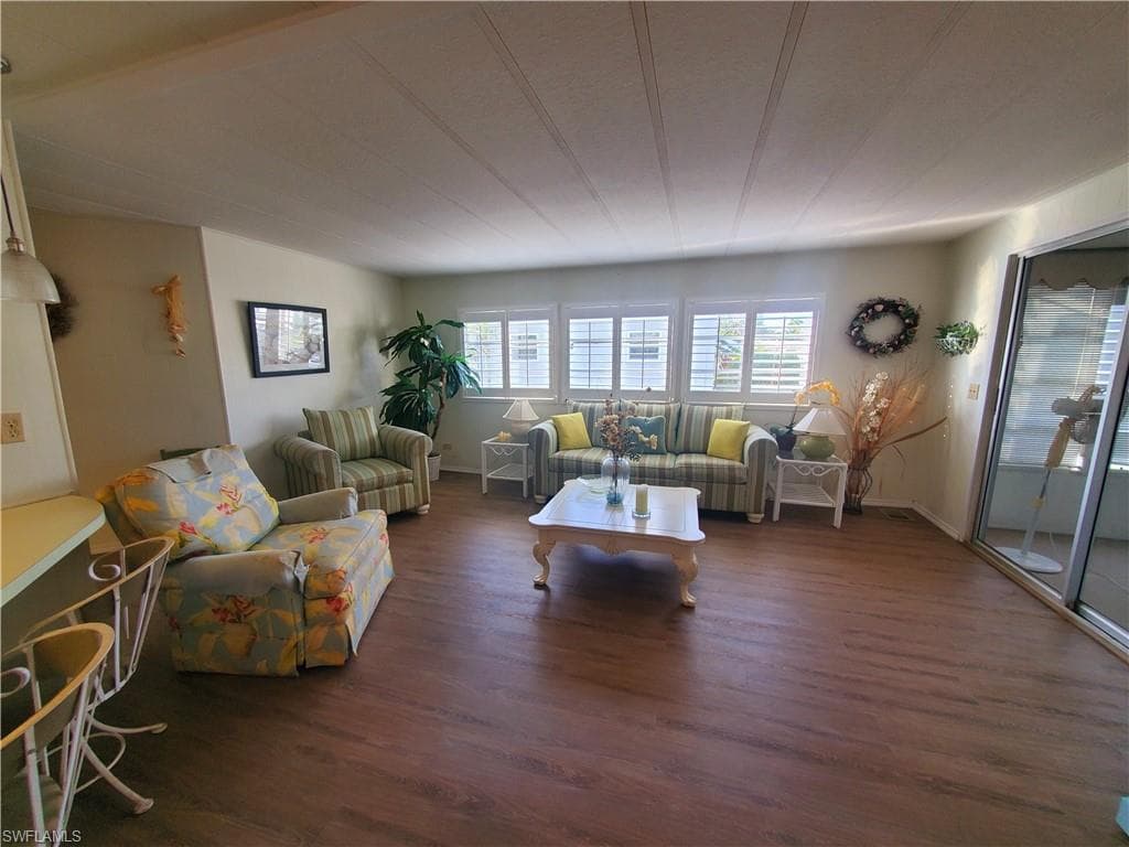 4 Topaz LN T-4 NAPLES, FL 34112