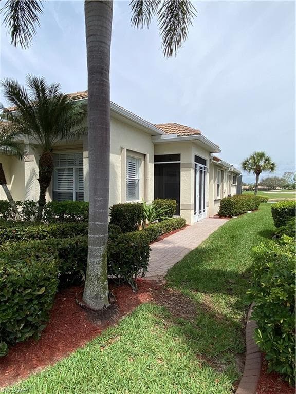 8298 Shorecrest DR FORT MYERS, FL 33912