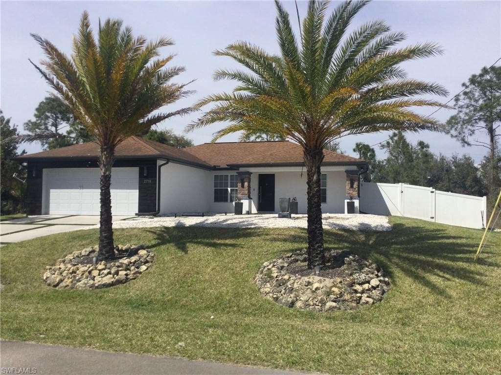 2718 41st ST SW LEHIGH ACRES, FL 33976