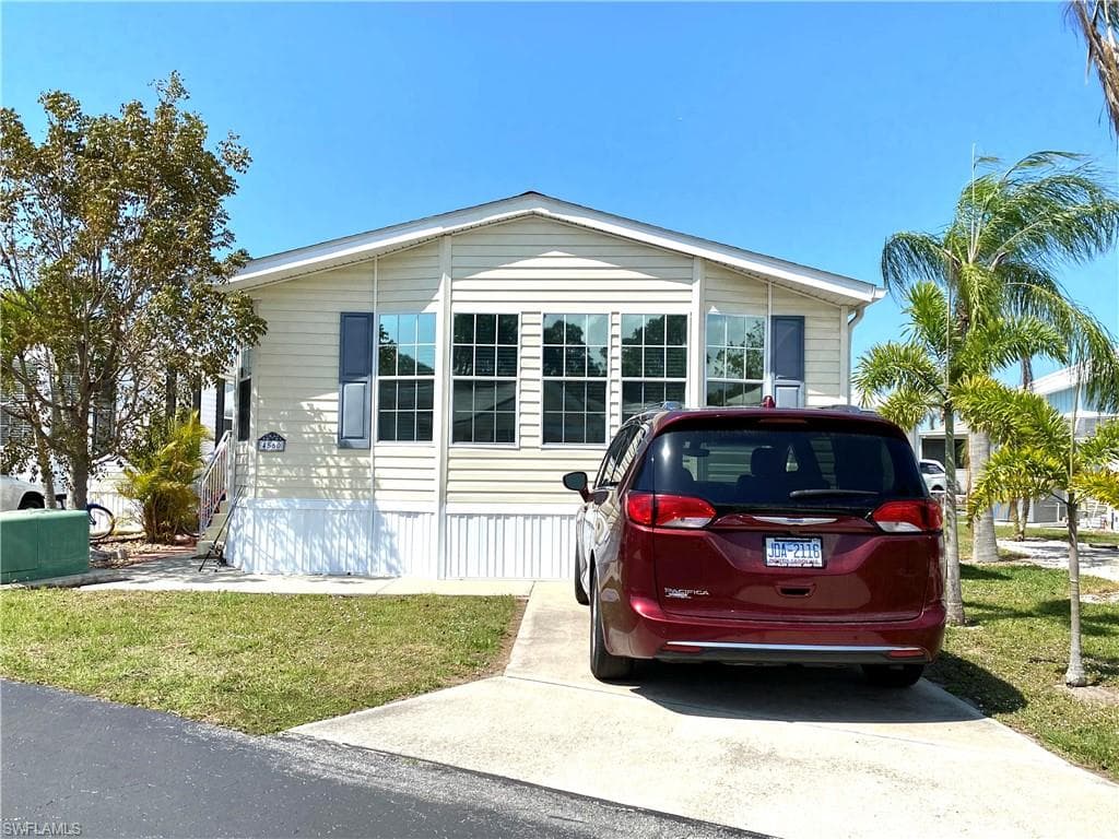 4560 Slash Pine WAY E ESTERO, FL 33928