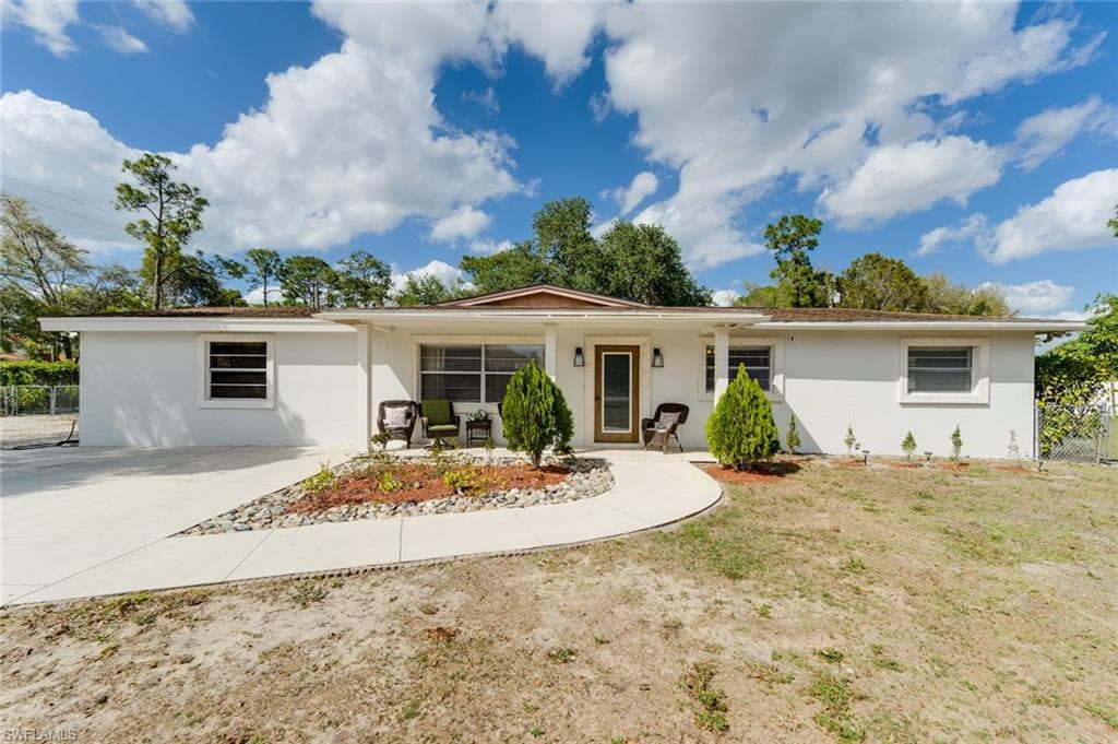 751 Pine Cone LN NAPLES, FL 34104