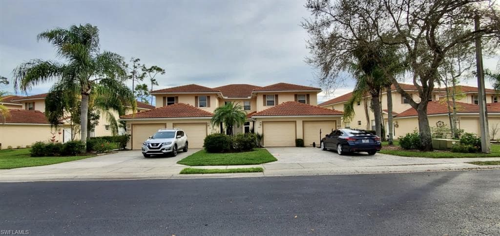 360 Robin Hood CIR 202 NAPLES, FL 34104