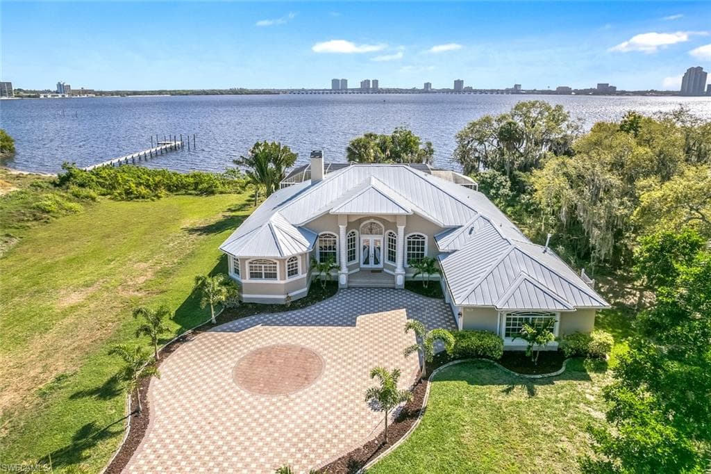 730 Overriver DR NORTH FORT MYERS, FL 33903