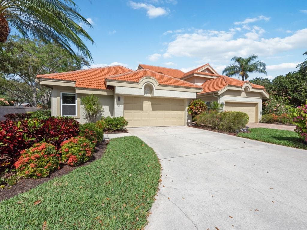 181 Napa Ridge RD E 35 NAPLES, FL 34119