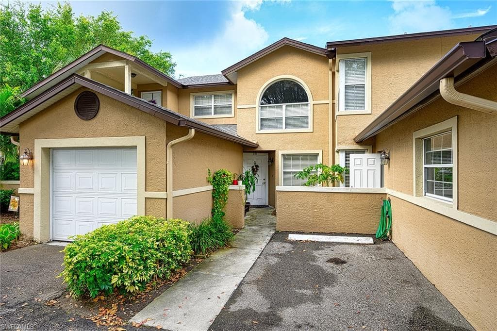 9621 Crescent Garden DR G-101 NAPLES, FL 34109